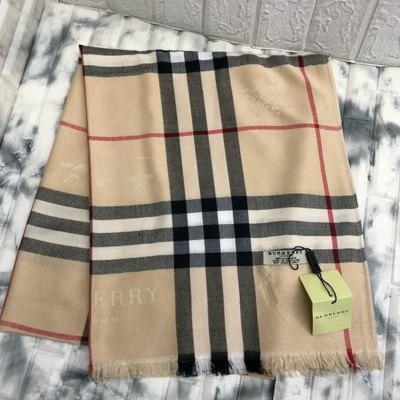 Chic Beige Plaid Nova Check Women's Burb*rry Style Scarf - Picture 4 of 10